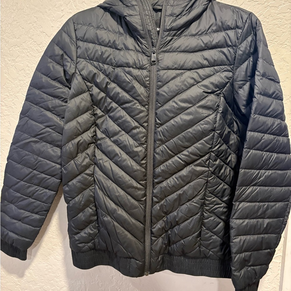 The North Face Women's Black Light weight Puffer Jacket size Medium